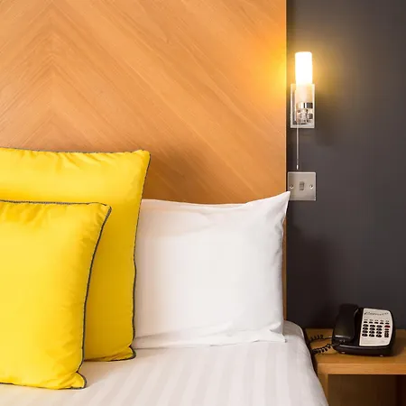 Aparthotel Roomzzz Leeds West