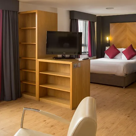 Roomzzz West 4*