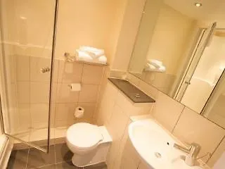 Ξενοδοχείο με διαμερίσματα Roomzzz West