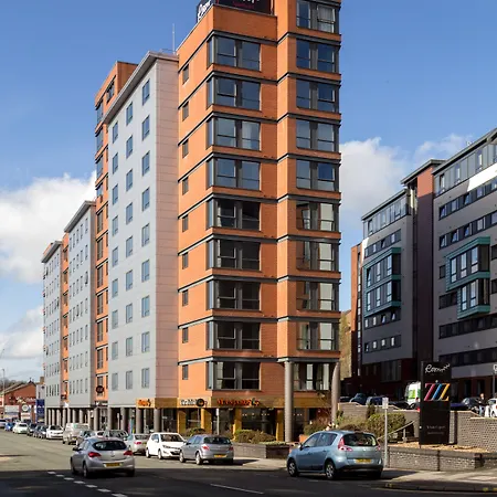 Lejlighedshotel Roomzzz West 4*