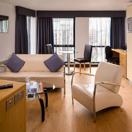 מלון דירות Roomzzz West לידס