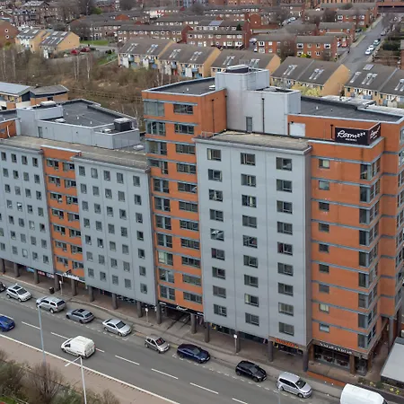 Roomzzz West מלון דירות 4*