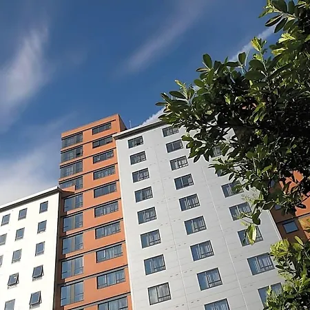 Roomzzz West Aparthotel Leeds (West Yorkshire)