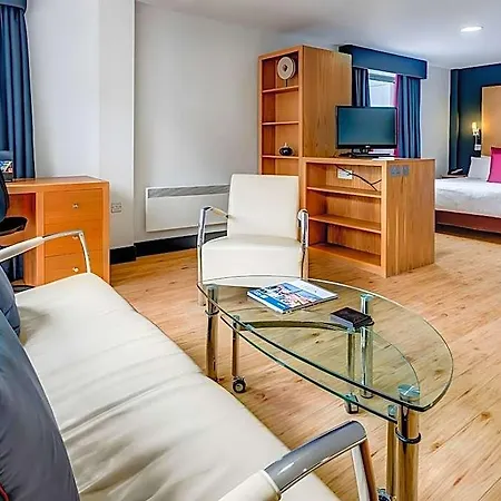 Aparthotel Roomzzz West 4*