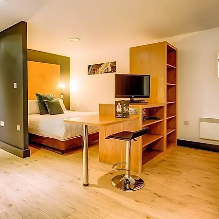 Roomzzz West