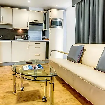 Roomzzz West Leeds (West Yorkshire)