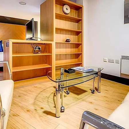 Roomzzz West Leeds (West Yorkshire)