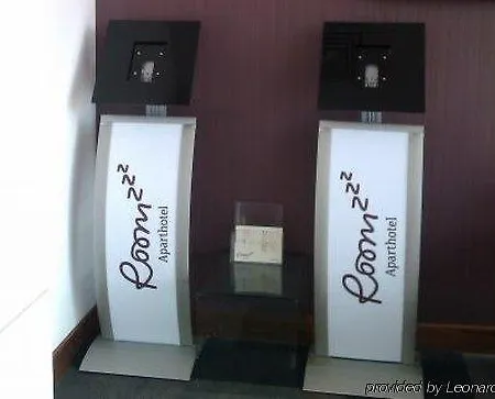 Roomzzz West Aparthotel 4*
