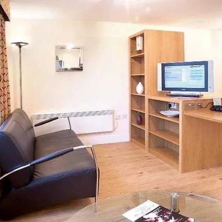 מלון דירות Roomzzz West