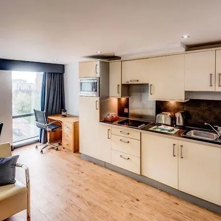 Roomzzz West Ξενοδοχείο με διαμερίσματα Λιντς