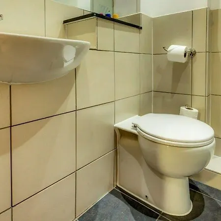 Ξενοδοχείο με διαμερίσματα Roomzzz West