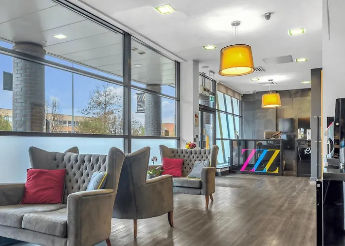 Aparthotel Roomzzz West 4*