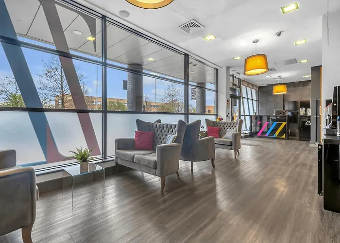 Aparthotel Roomzzz West 4*