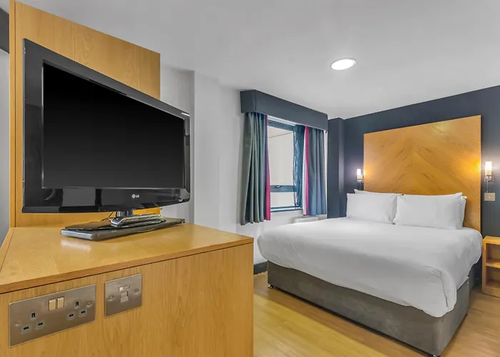 Aparthotel Roomzzz West