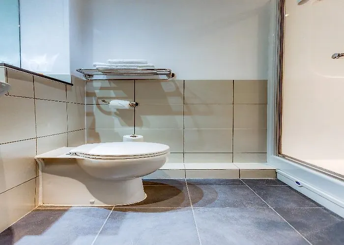 Roomzzz West Aparthotel