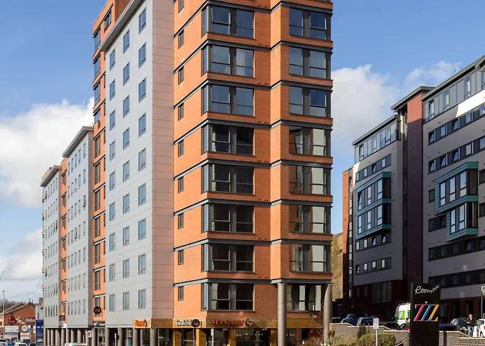 Apartahotel Roomzzz West 4*