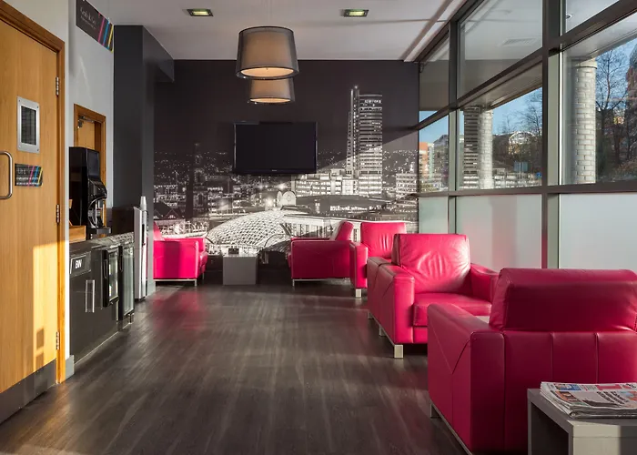 Apartahotel Roomzzz West 4*