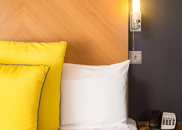 Aparthotel Roomzzz West 4*