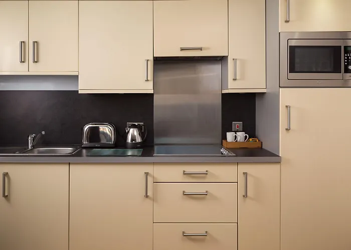 Roomzzz West Apartahotel Leeds (West Yorkshire)