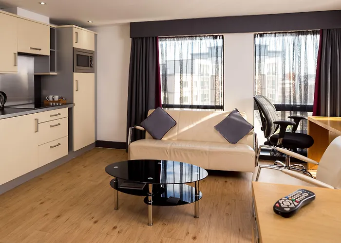Roomzzz West 4* Leeds (West Yorkshire)