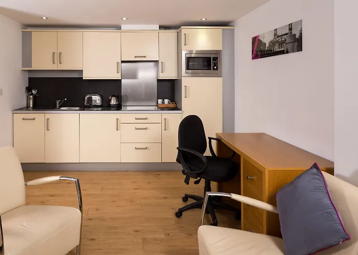Roomzzz West Apartahotel Leeds (West Yorkshire)