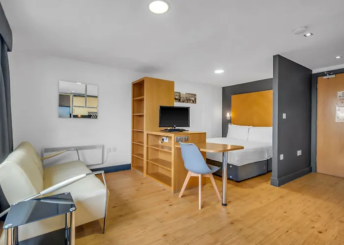 Aparthotel Roomzzz West