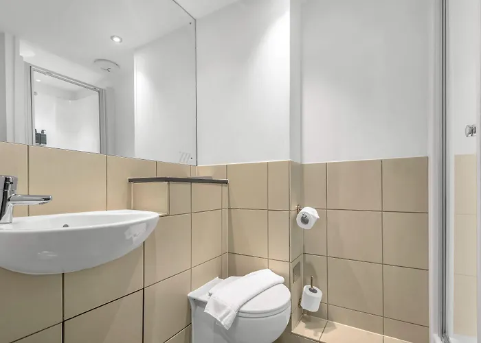 Aparthotel Roomzzz West