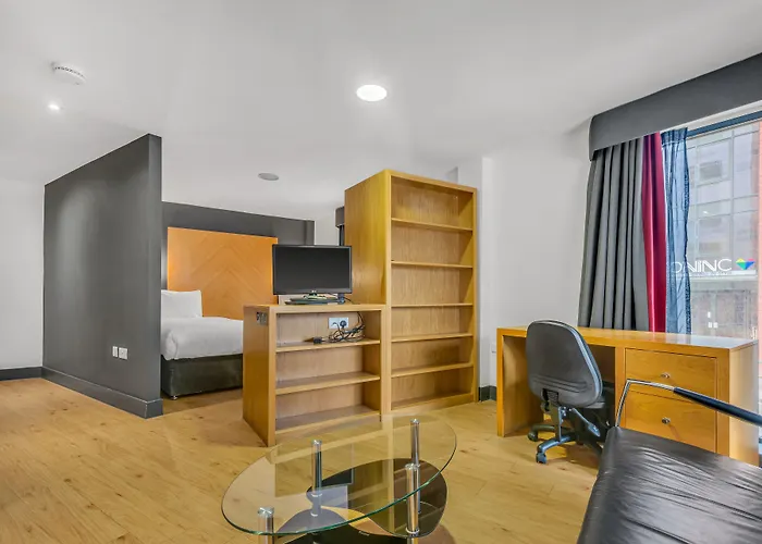 Roomzzz West Leeds (West Yorkshire)