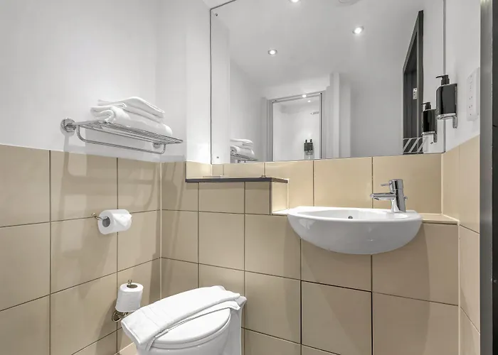 Roomzzz West Leeds (West Yorkshire)