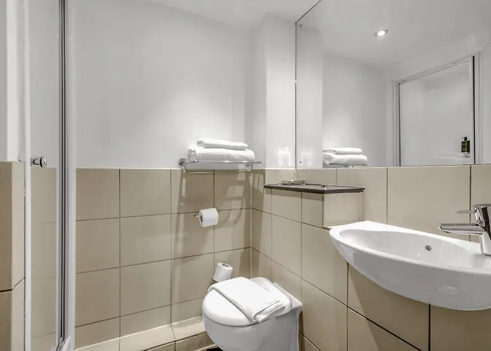 Roomzzz West Apartahotel Leeds (West Yorkshire)