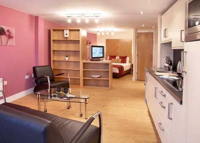 Roomzzz West Leeds (West Yorkshire)