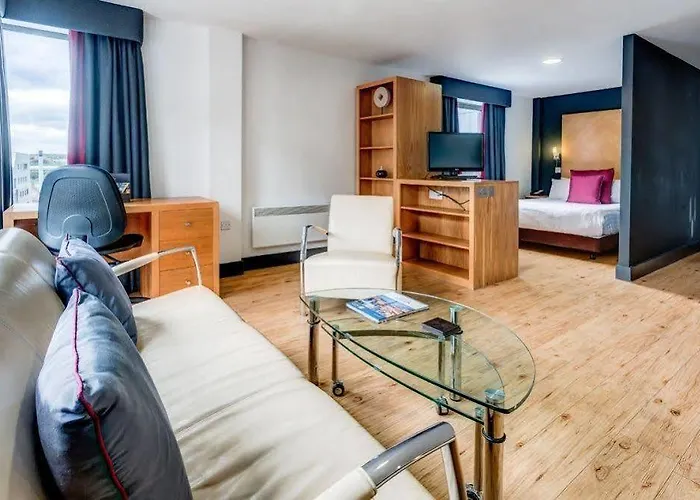 Roomzzz West Leeds (West Yorkshire)