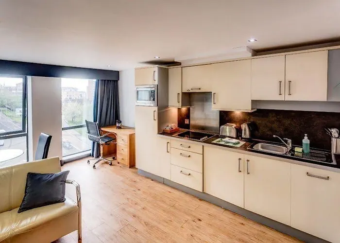 Roomzzz West Apartahotel Leeds (West Yorkshire)