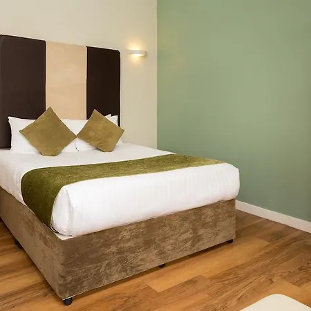 Апарт-готель Roomzzz Leeds West Лідс