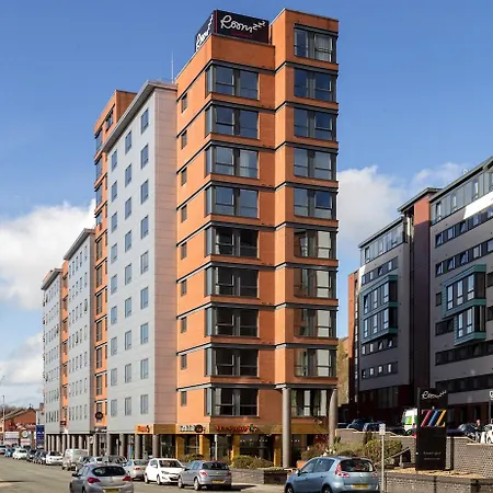 Roomzzz Leeds West Апарт-готель Лідс