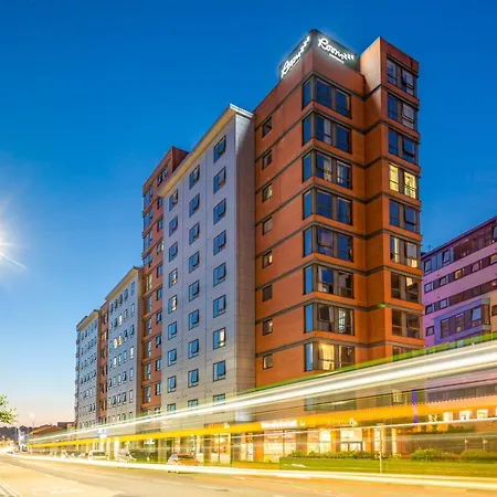 Апарт-готель Roomzzz Leeds West 4*
