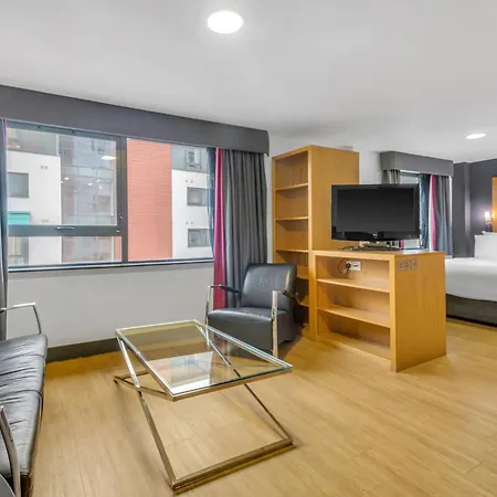 Roomzzz Leeds West