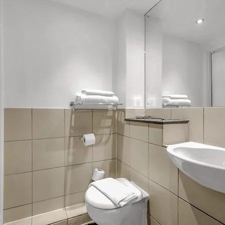 Апарт-готель Roomzzz Leeds West Лідс
