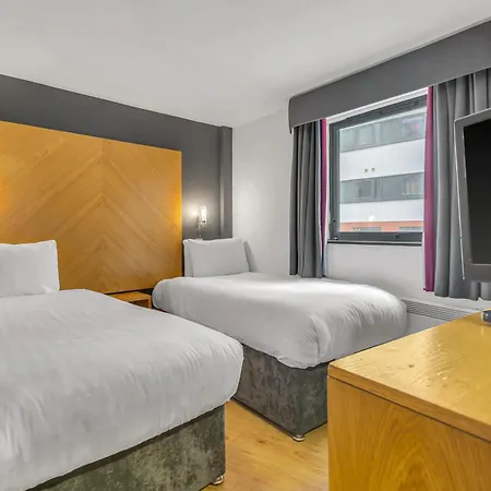Roomzzz Leeds West Апарт-готель Лідс