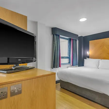 Апарт-готель Roomzzz Leeds West