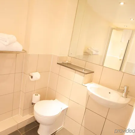 Апарт-готель Roomzzz Leeds West Лідс