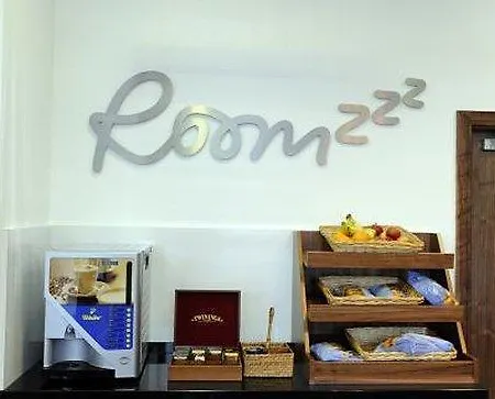Roomzzz Leeds West Апарт-готель 4*