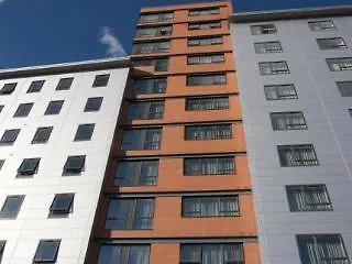 Roomzzz Leeds West 4* Лідс