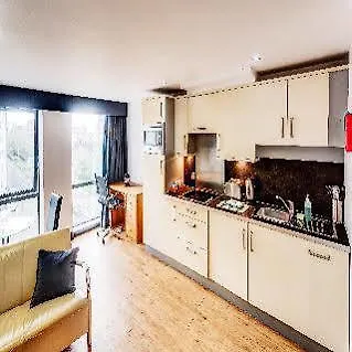 Roomzzz Leeds West