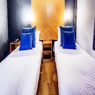 Roomzzz Leeds West