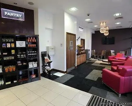 Roomzzz Leeds West