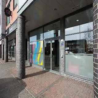 Roomzzz Leeds West Апарт-готель Лідс