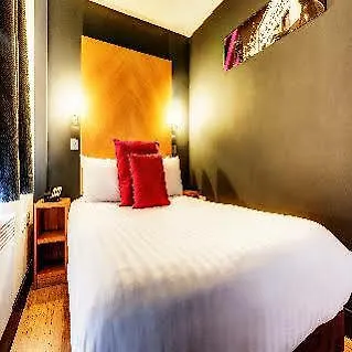 Roomzzz Leeds West Апарт-готель