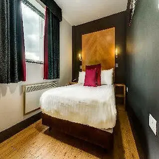 Roomzzz Leeds West Апарт-готель 4*