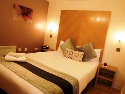 Roomzzz Leeds West Лідс